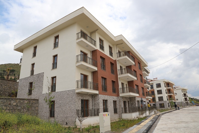 İzmir'de Hak Sahibi Afetzedelere Konut Teslim Çalışmaları Devam Ediyor